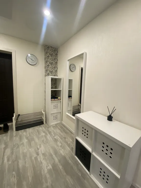 Квартира-студия с панорамным балконом в центре города