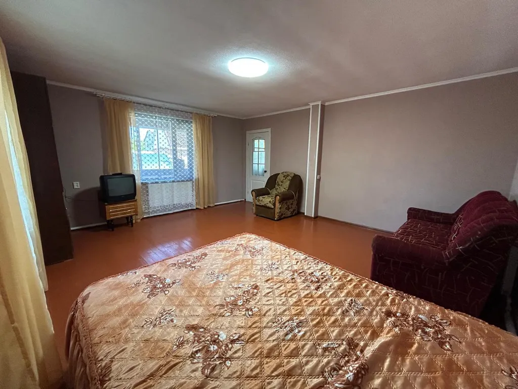 Коттедж Уютный просторный дом с верандой в тихом месте — аренда посуточно в Ейск