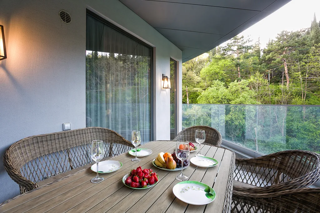 Апартамент с отдельной спальней и с детской спальней, большой террасой