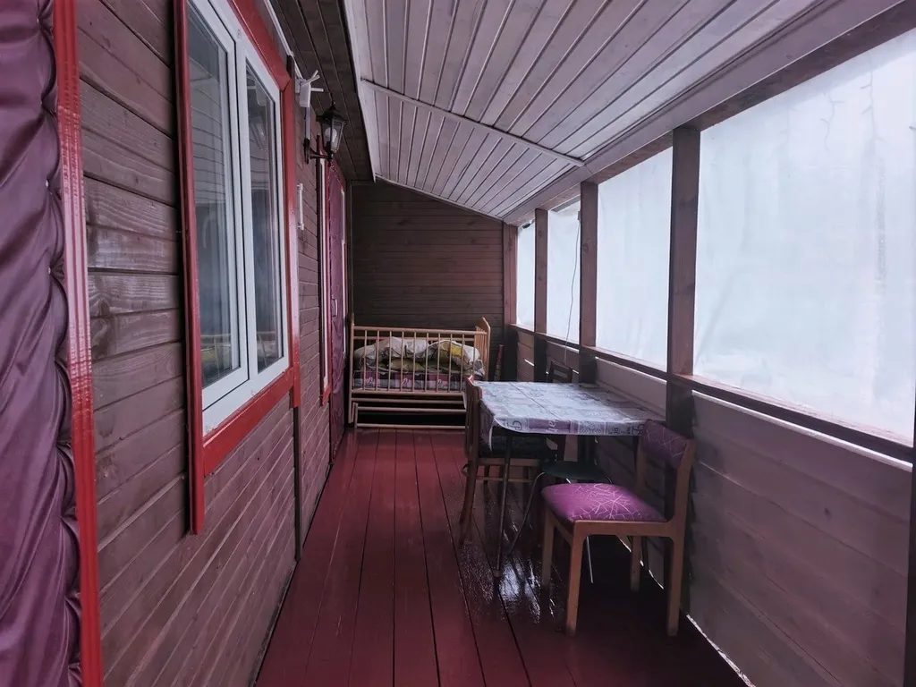 Коттедж Дом с баней, банным чаном, детской площадкой и батутом у озера в сбору — Ланино