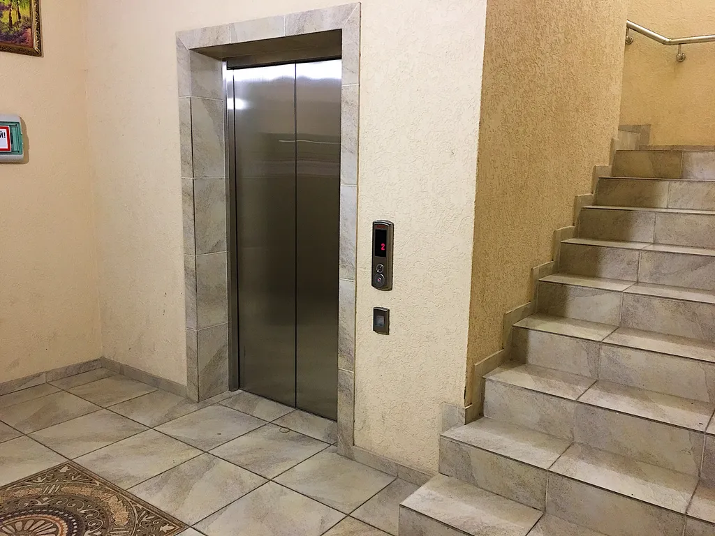 Четырехместная однокомнатная квартира с балконом в центре