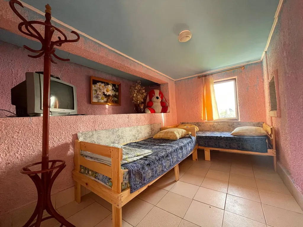 Домик-эконом с террасой и видом на море и горы