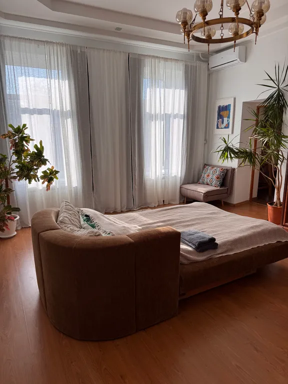 Квартира в купеческом доме в самом центре города