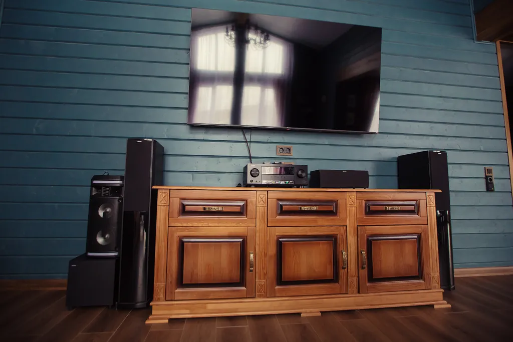 Большой панорамный коттедж в английском стиле с видом на озеро