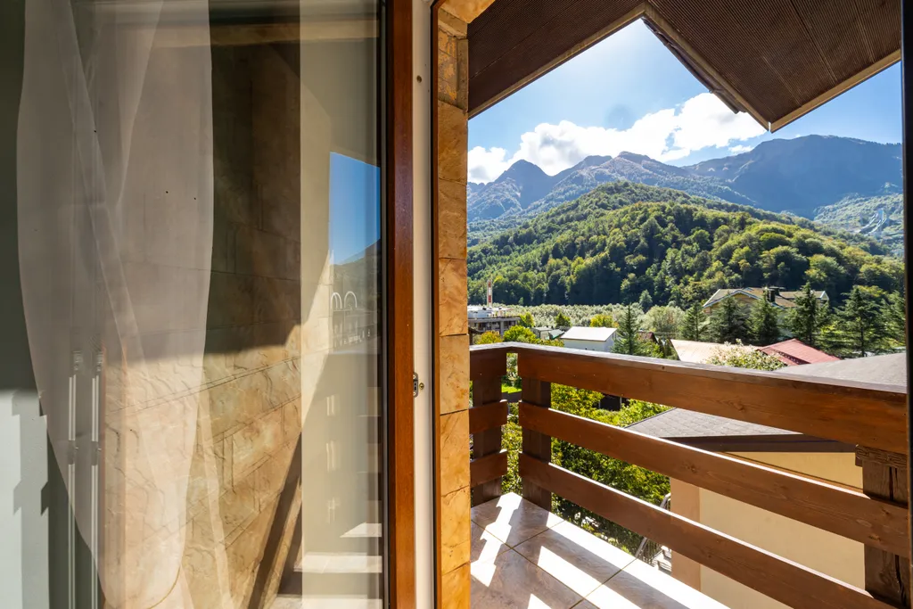 Просторная квартира с видом на горы