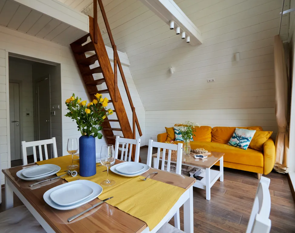 Современный дом в сосновом лесу