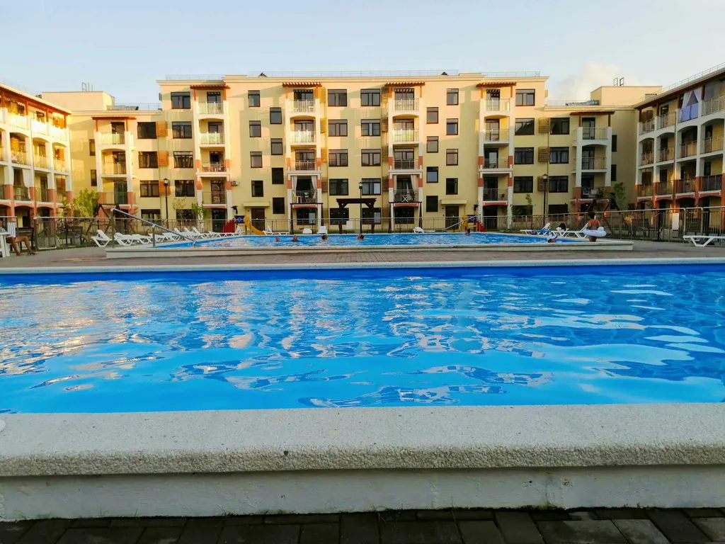 Студия с бассейнами рядом с Кипарисовым озером