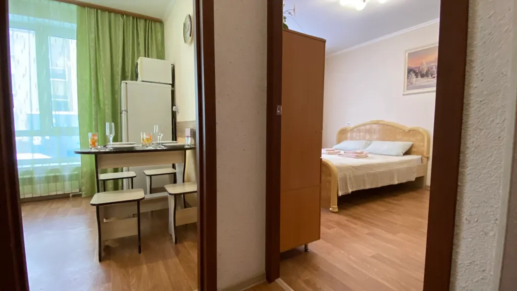 Уютная квартира с большими окнами