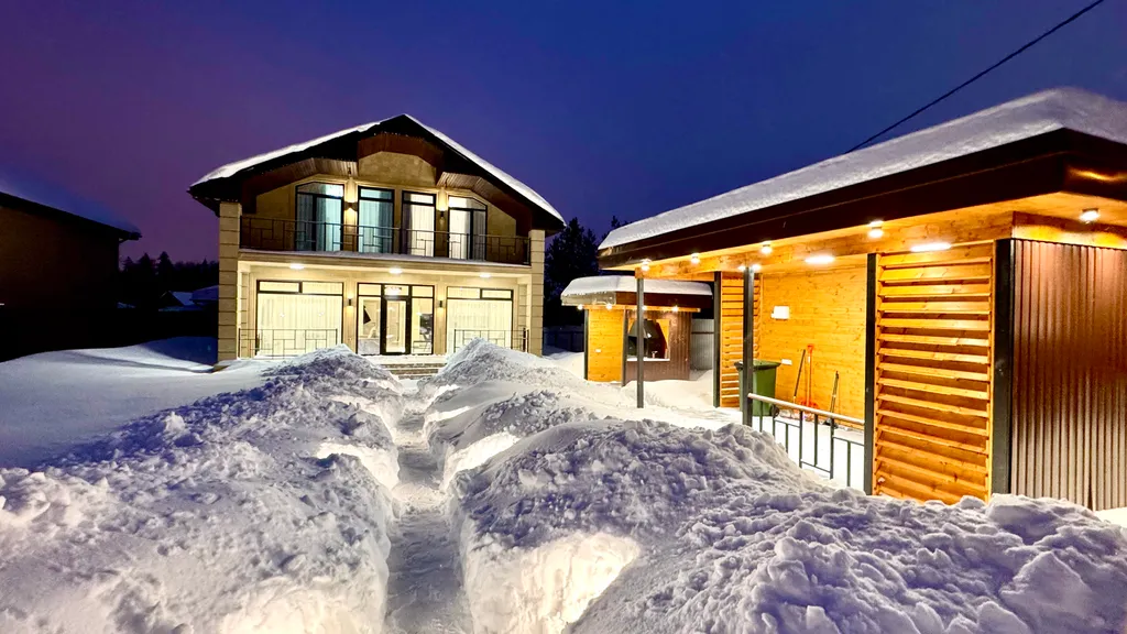 Двухэтажный дом с баней на дровах и мангальной зоной