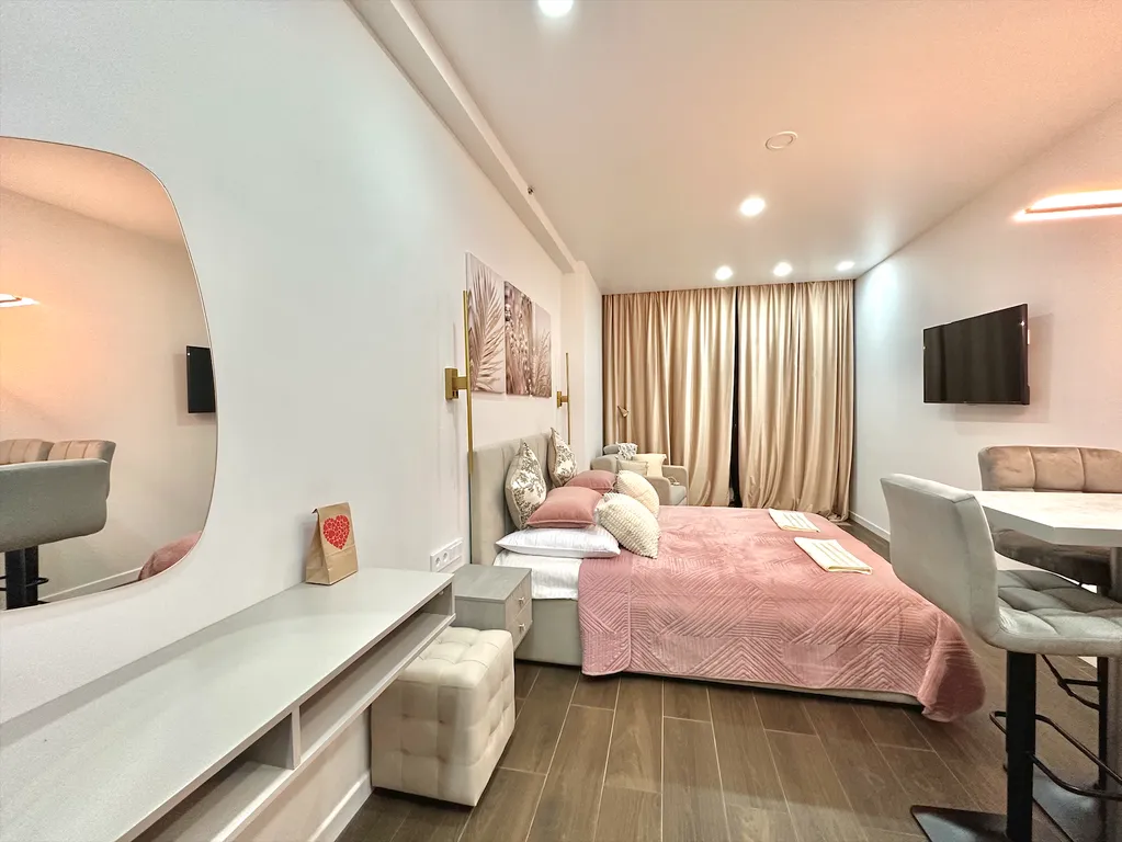 Дизайнерская студия Ls-art-sweet caramel с видом на море с 4 этажа