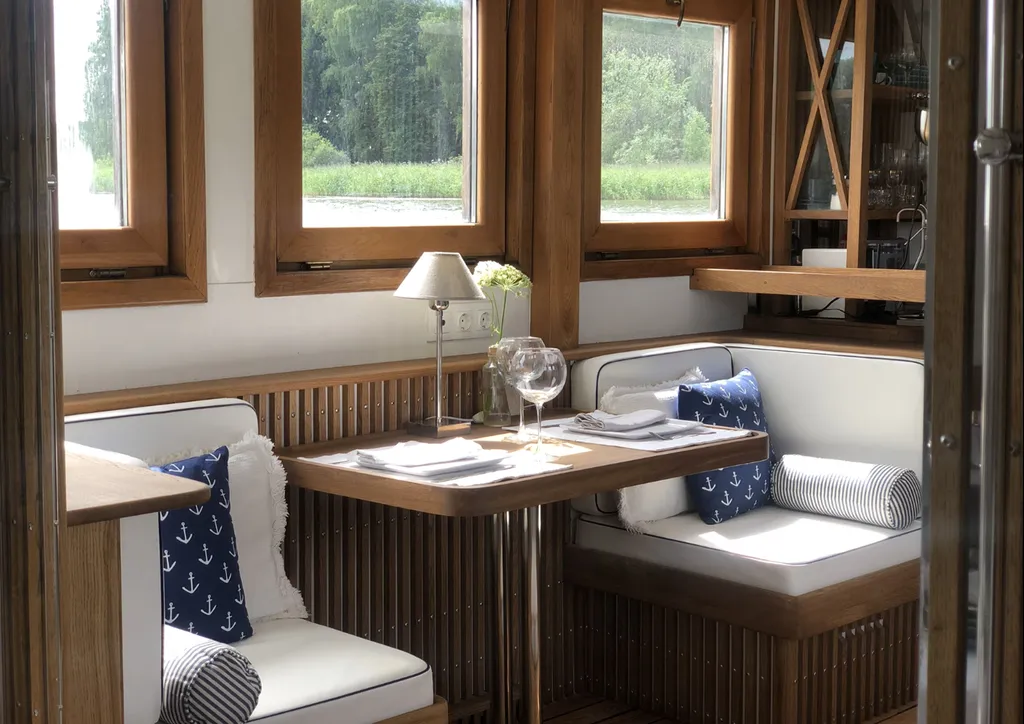 Теплоход для проживания