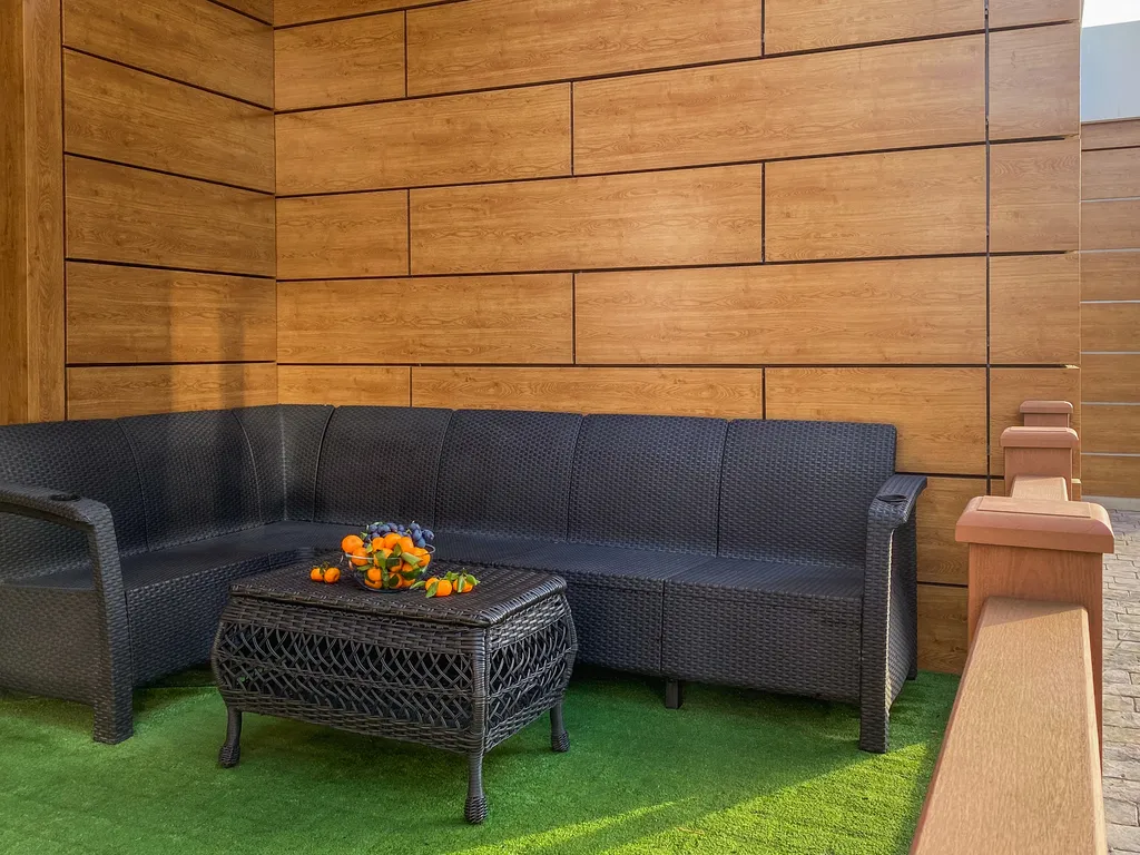 Дизайнерская студия с верандой