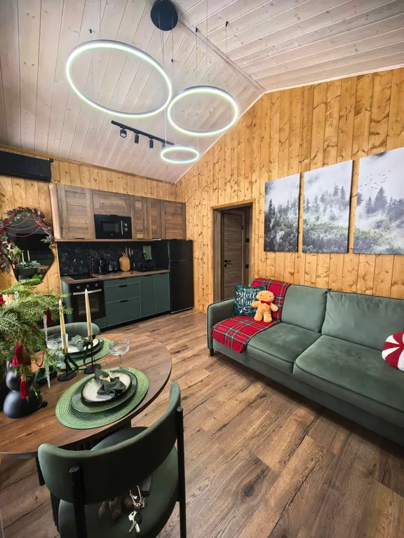 Домик для пар, чаном на дровах и видом на березовый лес в МО.