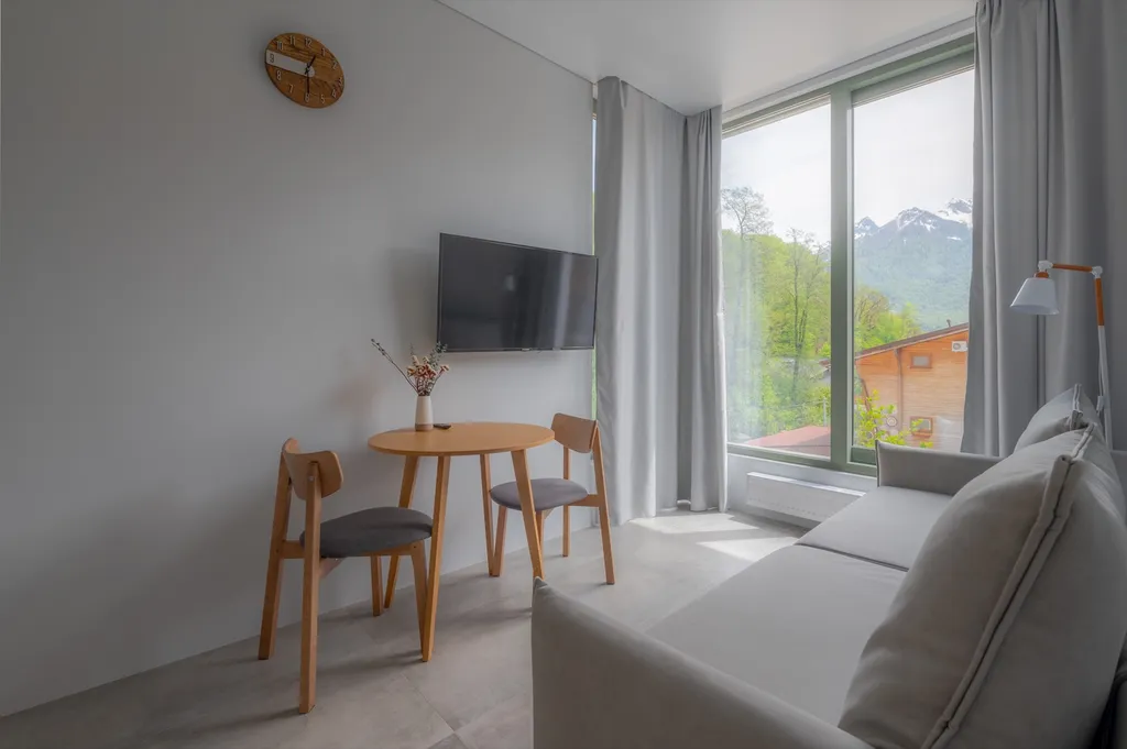 1-е апартаменты с видом на горы и бассейном