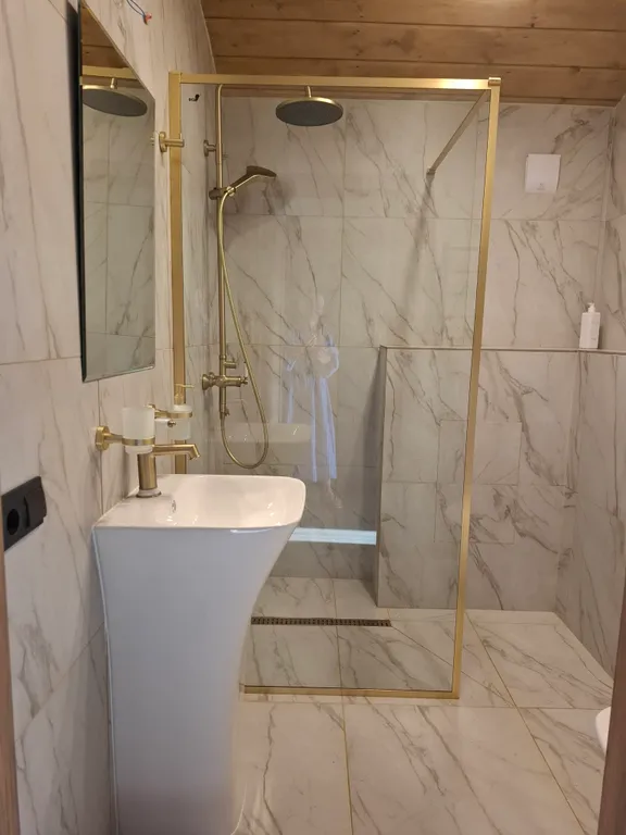 Коттедж для двоих в лесу у пруда