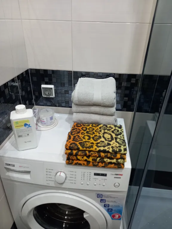 Кондиционер и камин.