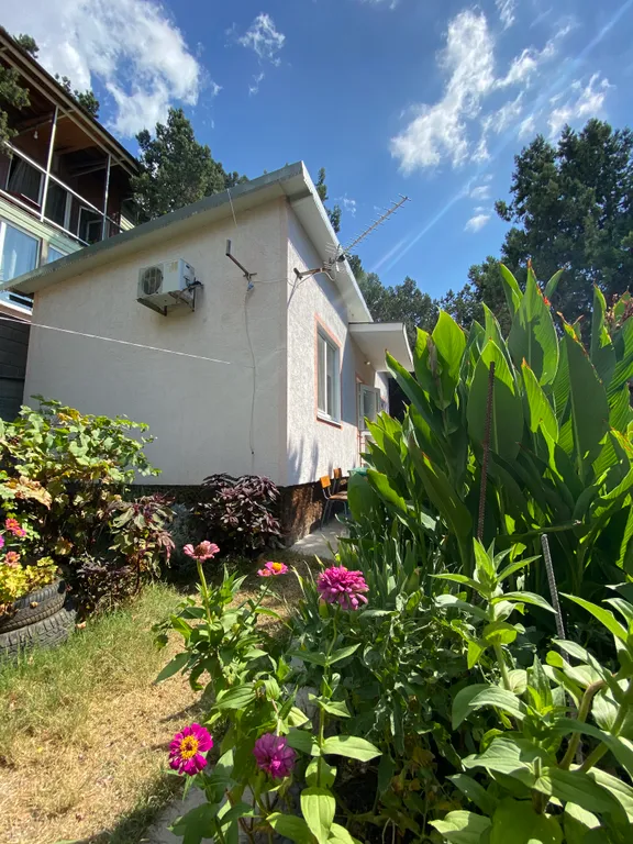 Коттедж Дом с 2 комнатами и личным большим двором — аренда посуточно в Симеиз