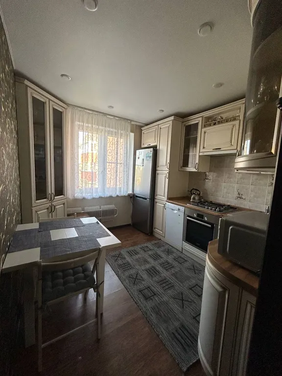 Изолированная комната в трехкомнатной квартире