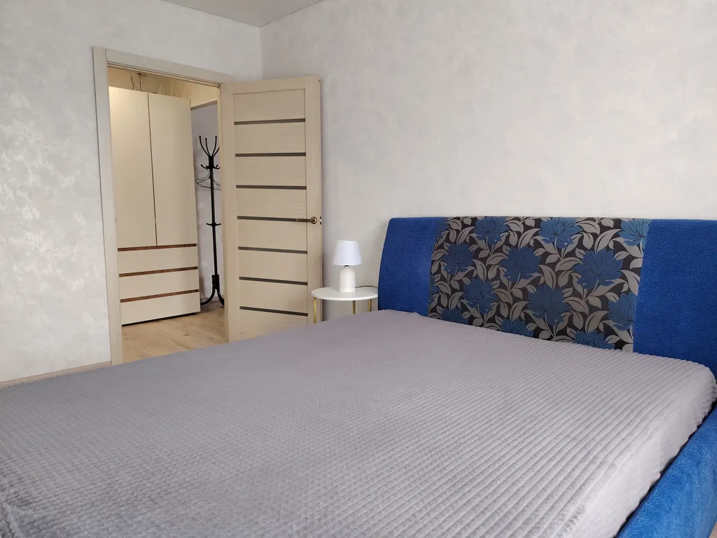 Двухкомнатная квартира напротив Академии Здоровья