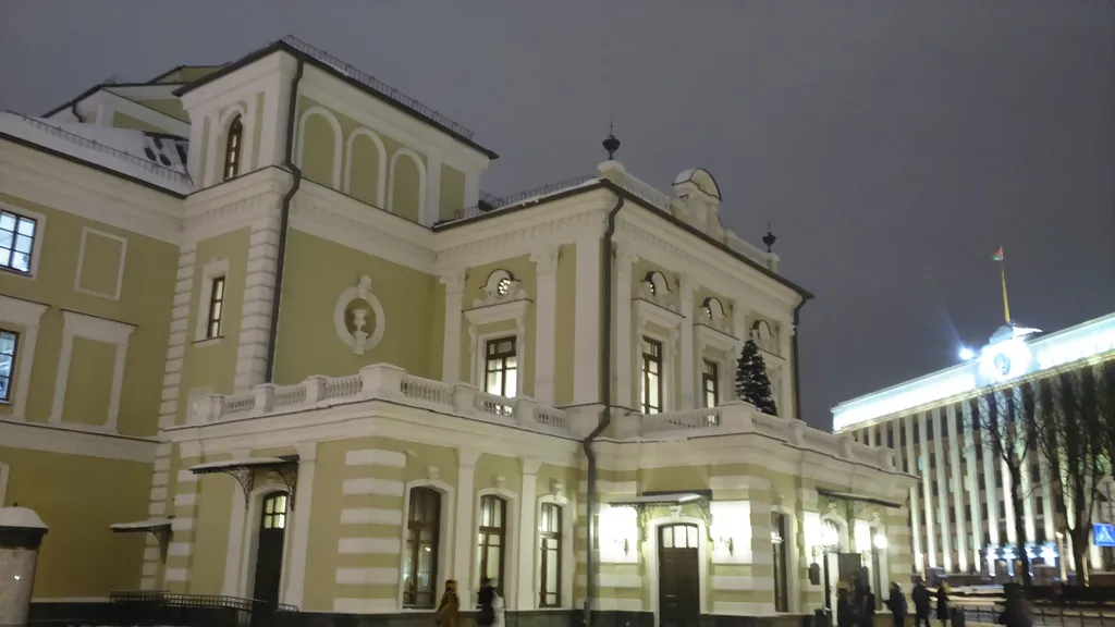 Квартира Квартира Уютный просторный апартамент в самом центре — Минск