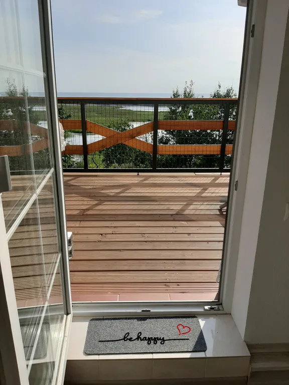 Апартамент с большой террасой и видом на море