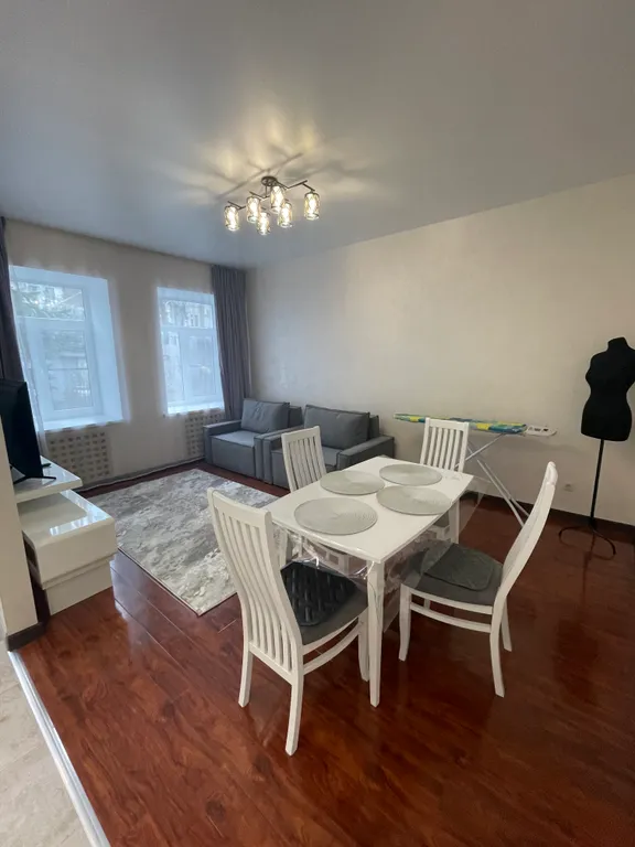 Большая, уютная двухкомнатная квартира с евроремонтом в центре города