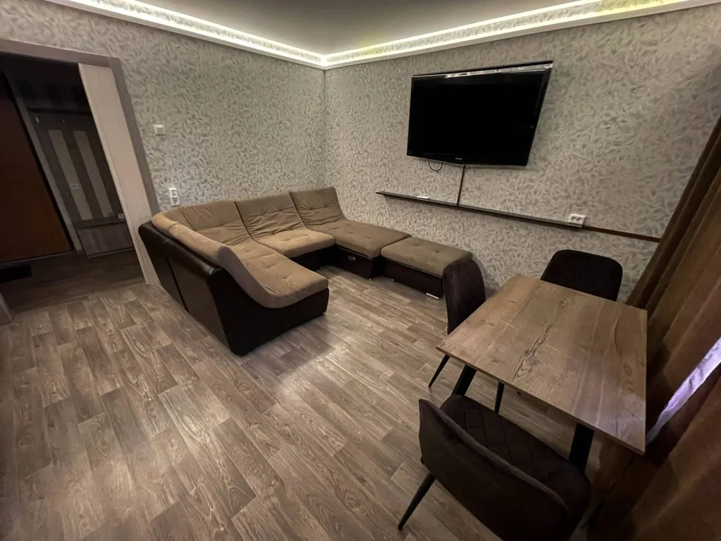 Квартира Двухкомнатная квартира рядом с ТЦ Июнь — Красноярск