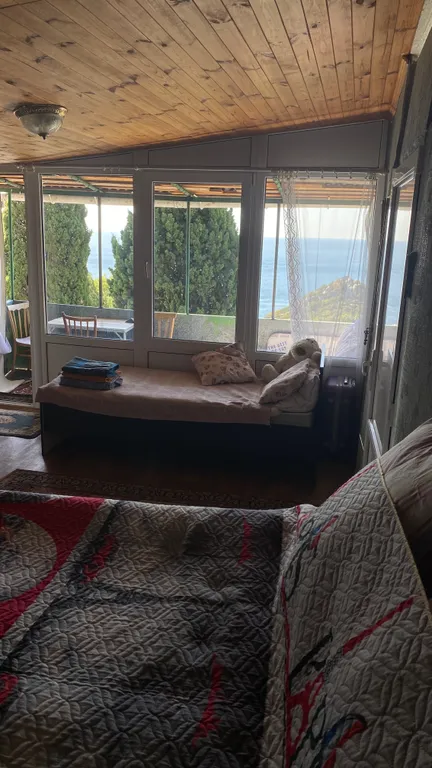 Студия с балконом с видом на море и горы