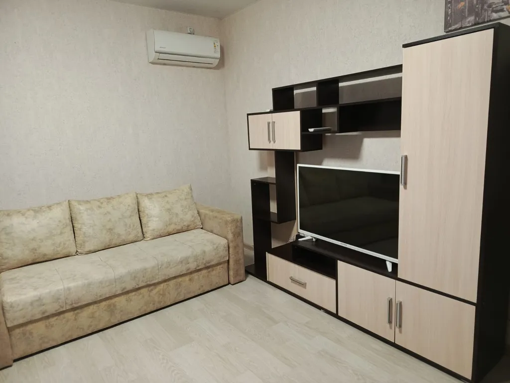 Квартира Квартира Отличная евротрешка у парка Галицкого — Краснодар