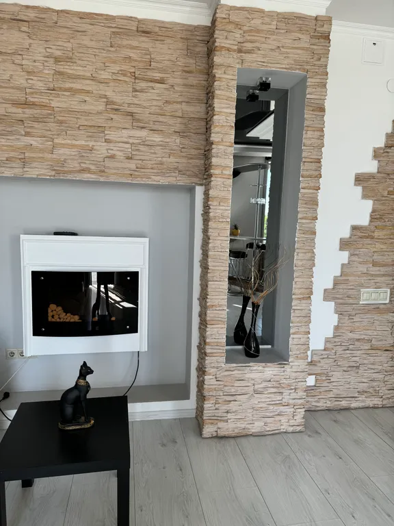 Красивая трёхкомнатная квартира в центре с видом на площадь