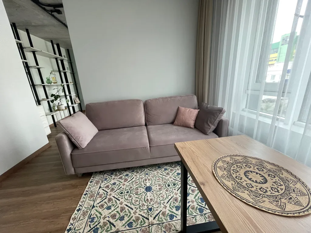 Просторная и светлая квартира с огромными окнами