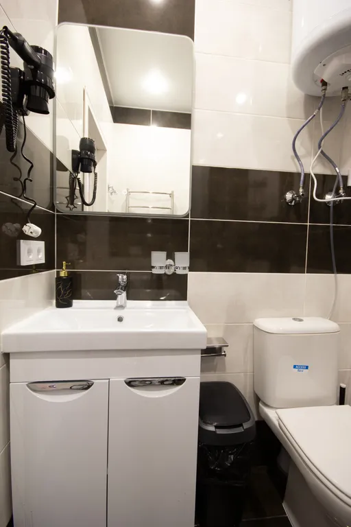 Апартамент с бассейном и балконом