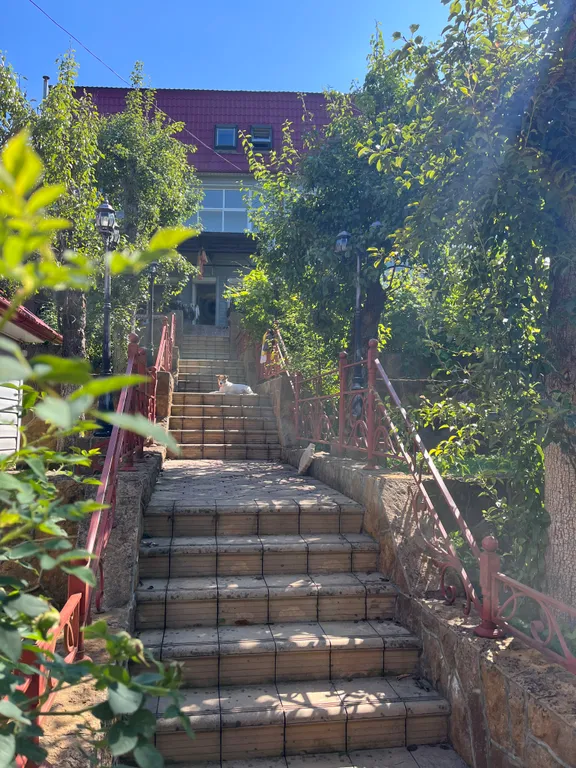 Тихий и уютный дом с террасой с видом на горы