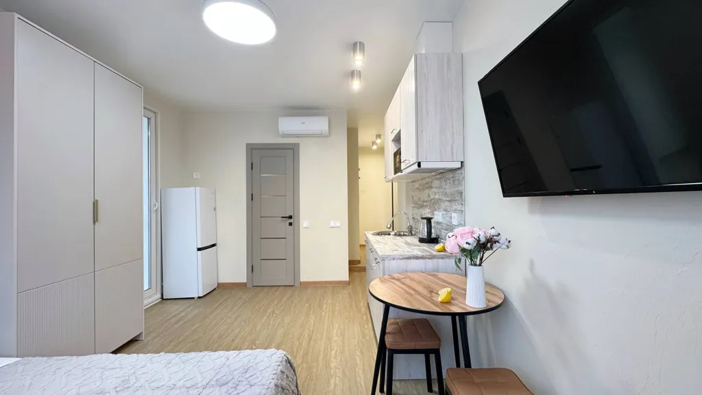 Уютная и светлая студия на Патрокле