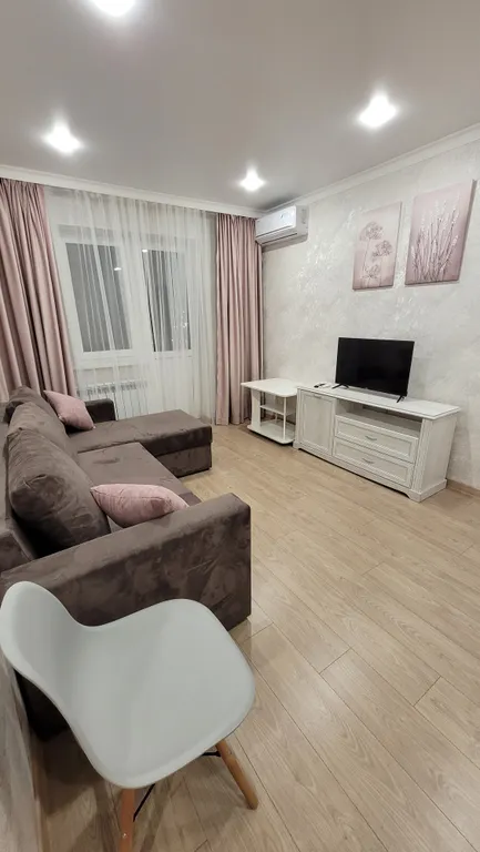 Светлая, уютная квартира в центре города — аренда посуточно в Владикавказ