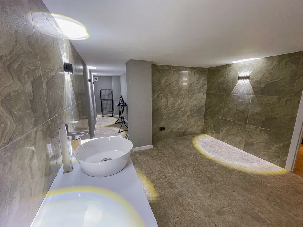 Двухуровневые апартаменты с прямым выходом к бассейну и у моря