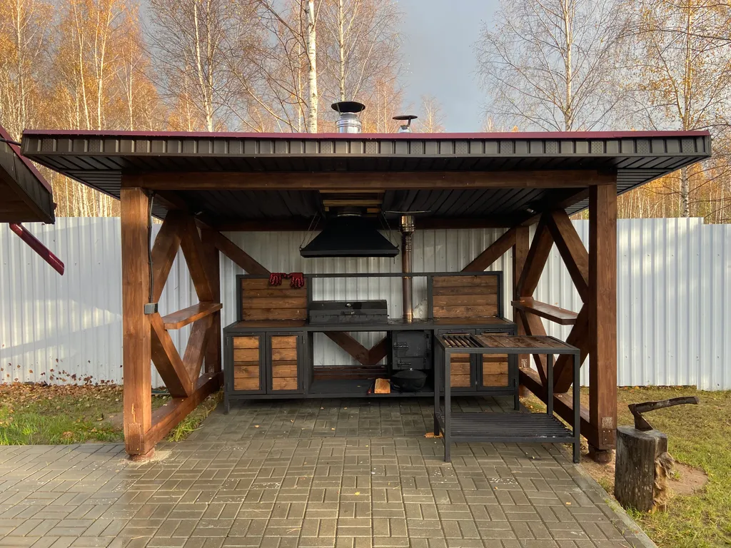 Сказочный дом в лесу