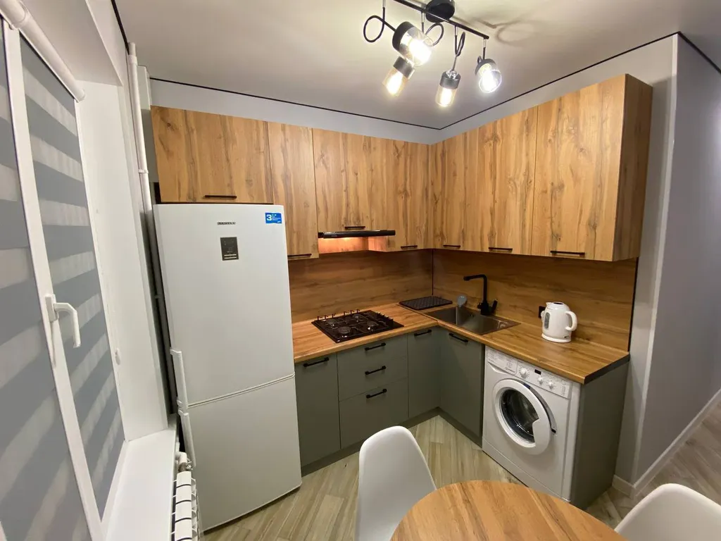 Чистая и современная квартира с видом на горы в центре города