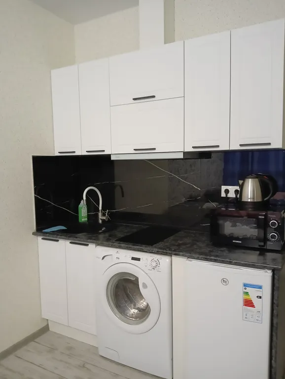 Уютная, светлая студия с панорамными окнами