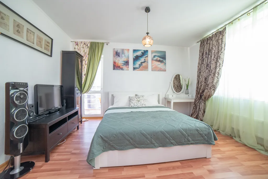 Студия с балконом на Анатолия Муранова 12 для двоих