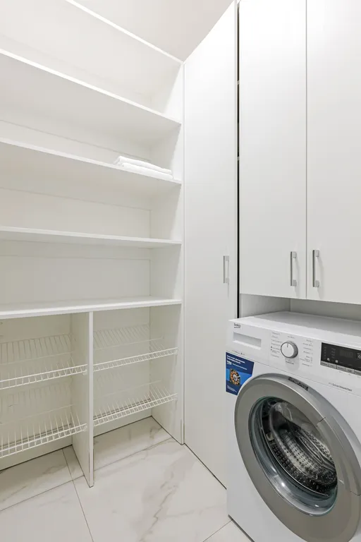 Современная двухкомнатная квартира на 17 этаже