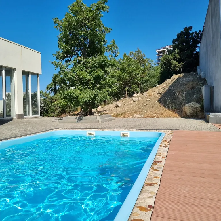 Студия в Ласпи с видом на море