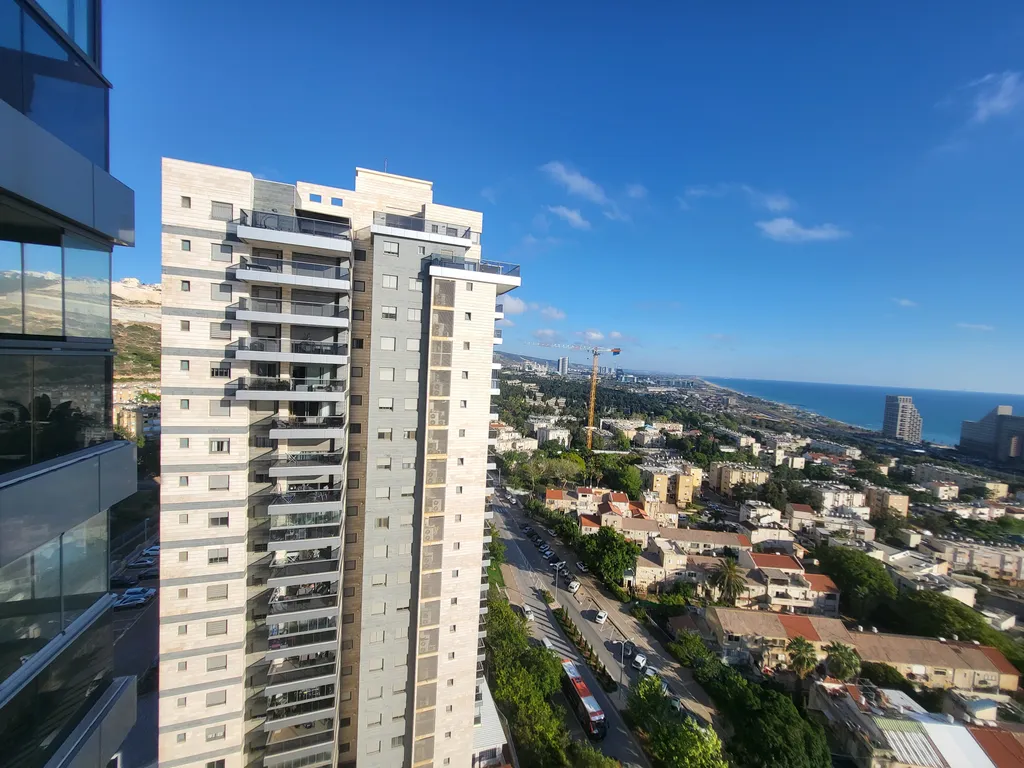 Комната в квартире на берегу моря, центр города, вид из окна.