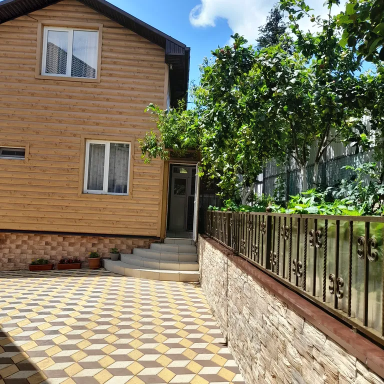 Отдельностоящий двухэтажный дом