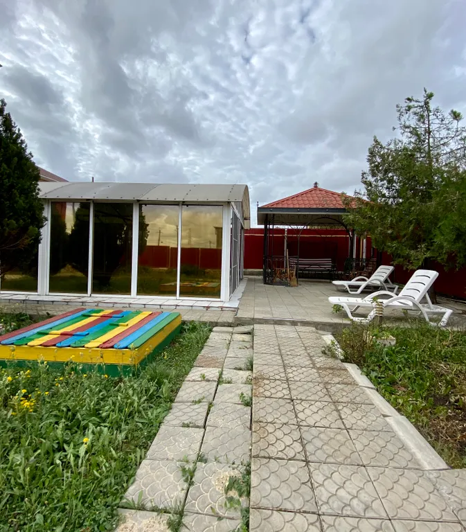 Коттедж Коттедж с сауной и бассейном — Красный