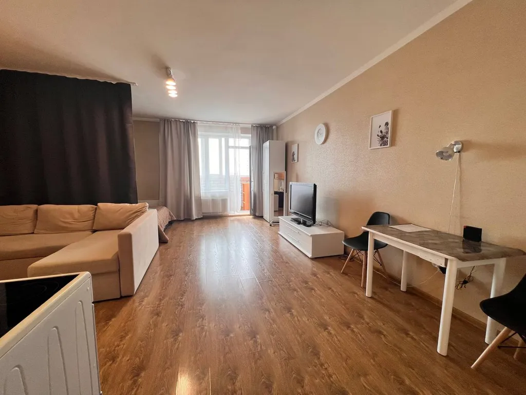 Квартира Уютная светлая студия, центр, ТЦ Вояж, парковка, кафе, аквапарк источник — Тюмень