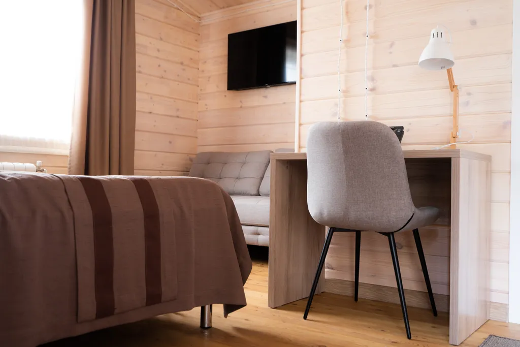 Двухместный стандарт с двуспальной кроватью и диваном