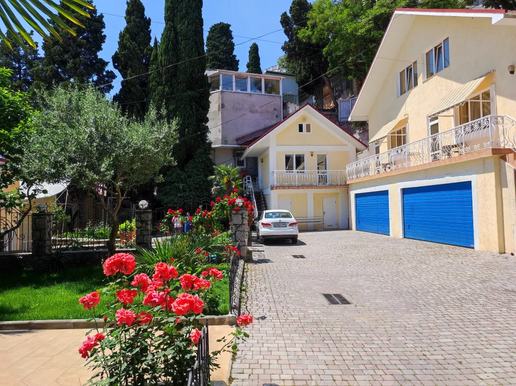 Комната у Воронцовского парка с видом на море