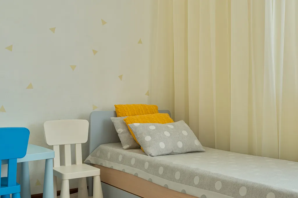 Таун-хаус в современном районе частной застройки