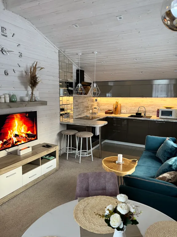 Уютный дом с видом на березовую рощу